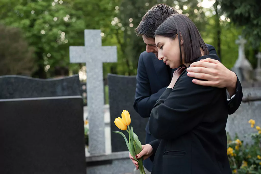 ¿Cómo acompañar el duelo? La importancia de un espacio de paz para despedir a un ser querido